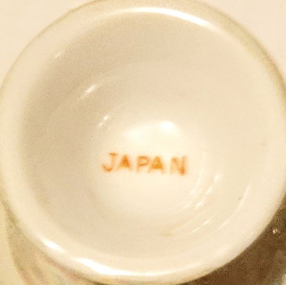 Small Japanese Pedestal Teacup Beautiful Red and Gold Design Japan Tea Cup - Picture 8 of 9